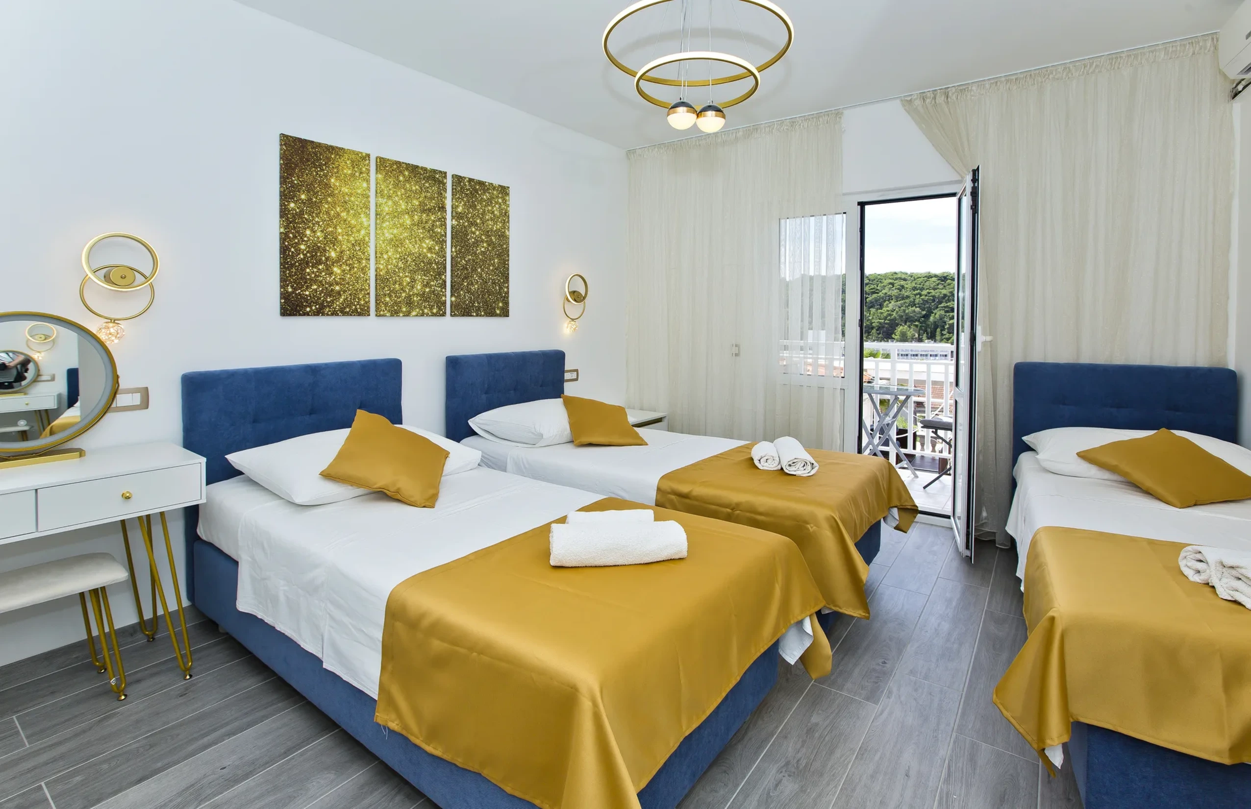 Superior triple room with sea view
