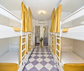 6 bed mixed dorm